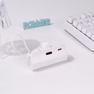 Power bank prenosiva baterija privezak 5000mAh 15W lightning bela