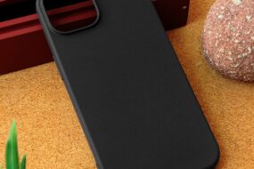 Torbica Teracell Giulietta za iPhone 15 6.1 mat crna