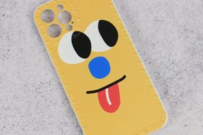 Torbica Smile face za iPhone 12 Pro 6.1 zuta