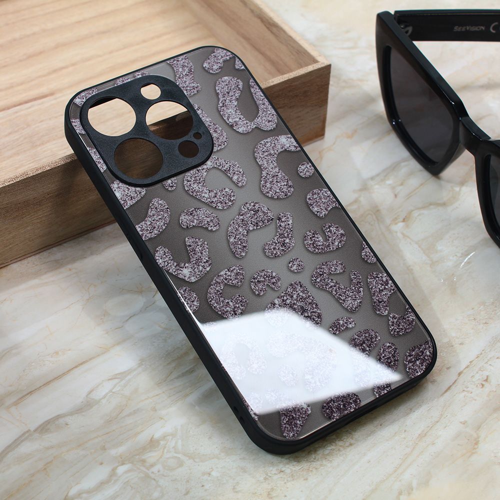 389924f4-9039-4f62-85be-0c8cccd2c9b3-torbica-shiny-glass-za-iphone-15-pro-61-siva-208466-321043_w1000 Torbica Shiny glass za iPhone 15 Pro 6.1 siva - Slika 1