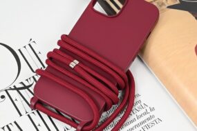 Torbica Crossbody za iPhone 15 6.1 bordo