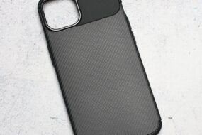 Torbica Defender Carbon za iPhone 13 6.1 crna