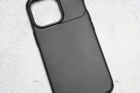Torbica Defender Carbon za iPhone 13 Pro 6.1 crna