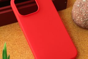 Torbica Teracell Giulietta za iPhone 15 Pro 6.1 mat crvena