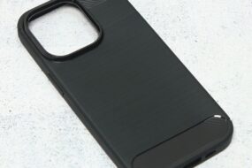 Torbica Defender Safeguard za iPhone 14 Pro 6.1 crna