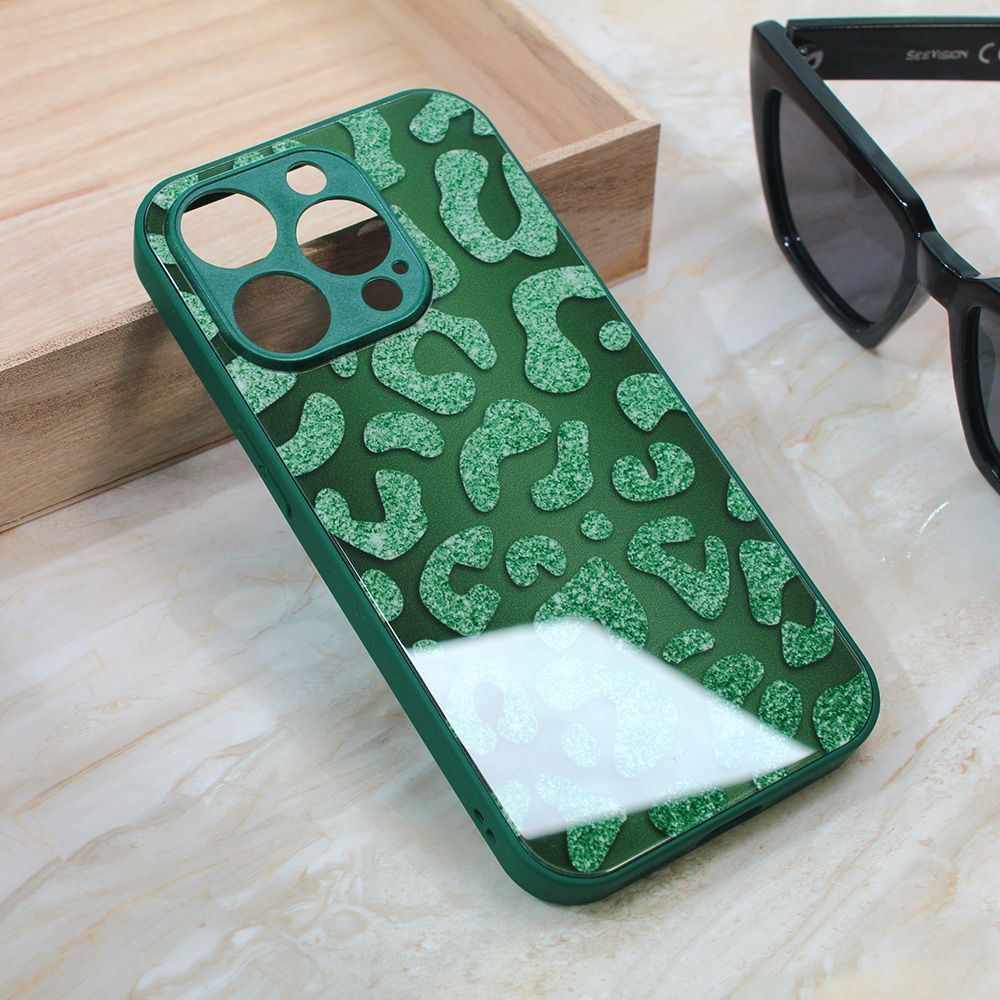 78127eda-e4d2-4332-9977-c510c50e1bfd-torbica-shiny-glass-za-iphone-15-pro-61-zelena-208468-321077_w1000 Torbica Shiny glass za iPhone 15 Pro 6.1 zelena - Slika 1
