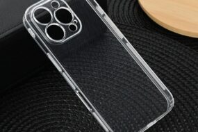 Torbica silikonska Ultra Thin with pluggy za iPhone 16 Pro 6.3 transparent