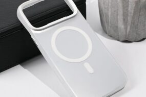 Torbica Magsafe Clear za iPhone 17 Pro Max srebrna