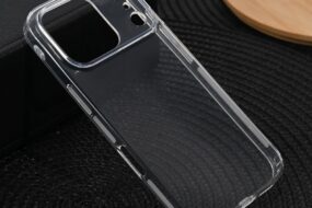 Torbica silikonska Ultra Thin with pluggy za iPhone 17 Pro 6.3 transparent