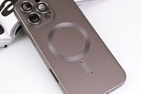 Torbica Magsafe Chrome za iPhone 16 Pro Max 6.9 siva