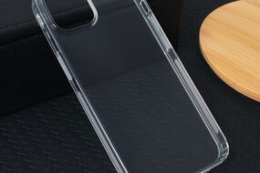 Torbica silikonska Ultra Thin with pluggy za iPhone 14 6.1 transparent