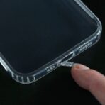 Torbica silikonska Ultra Thin with pluggy za iPhone 15 6.1 transparent - Slika 3
