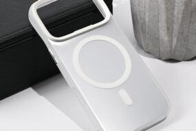 Torbica Magsafe Clear za iPhone 17 Pro 6.3 srebrna