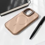 Torbica Magsafe Matte Shield za iPhone 17 6.3 braon - Slika 6