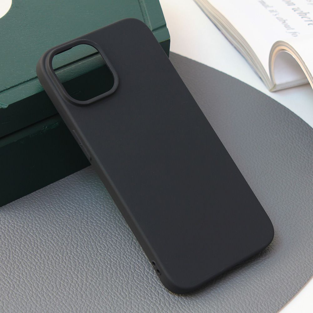 f4760095-34eb-455d-b765-ef509e1bf69c-torbica-silikonska-skin-za-iphone-15-61-mat-crna-203271-310131_w1000 Torbica silikonska Skin za iPhone 15 6.1 mat crna - Slika 1