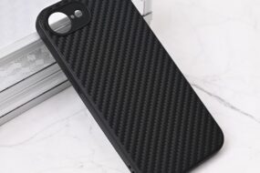 Torbica Carbon fiber za iPhone 16e/17e 6.1 crna